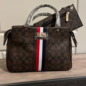 Coach purse with change wristlet